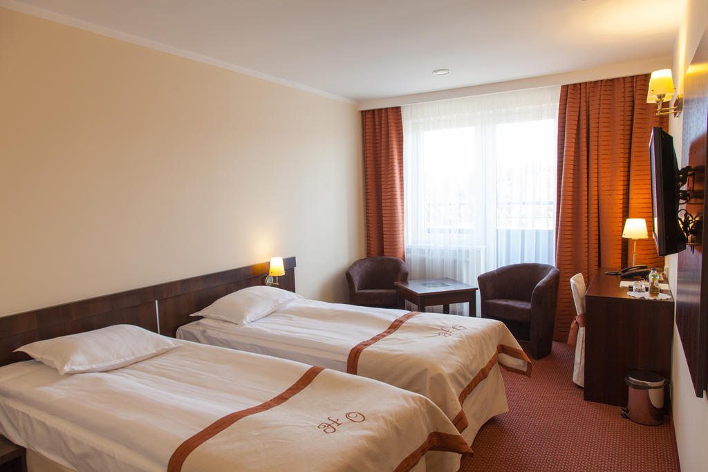 Hotel Ostrawa Водзислав-Слёнски Экстерьер фото
